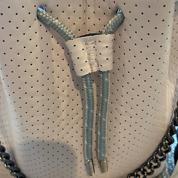 Haute shore Zoe shell bucket bag - Picture 6 of 10